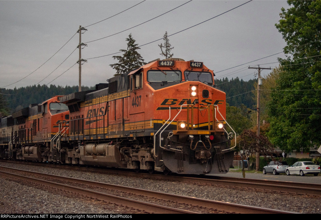 BNSF 4437
